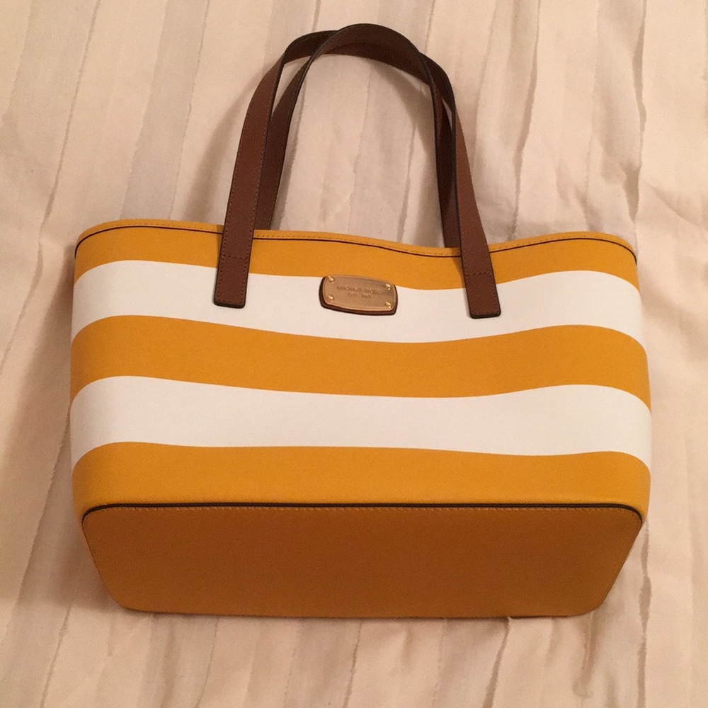Cute summer Michael Kors purse!